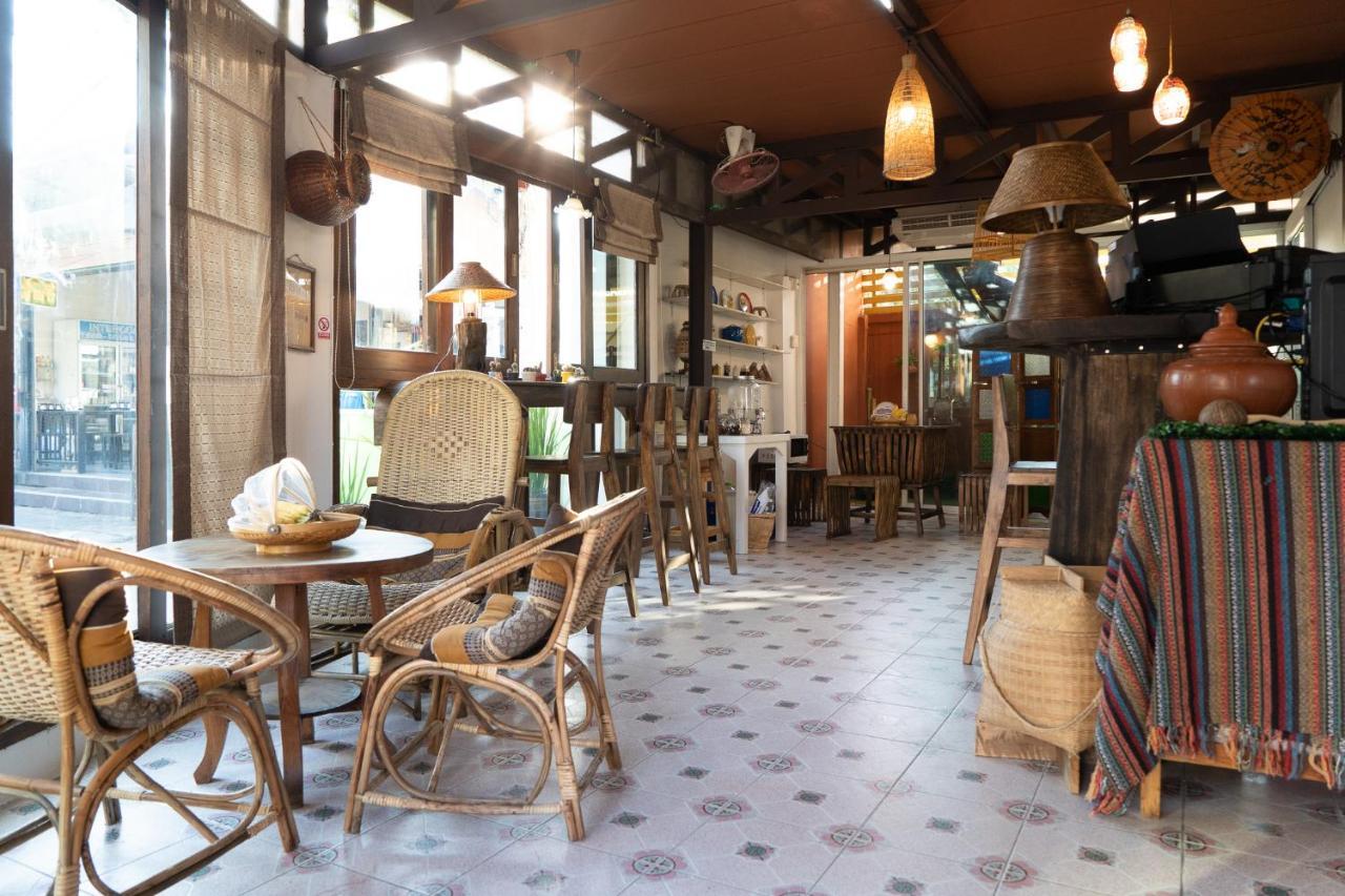 Past Tense Hostel Chiang Mai Buitenkant foto