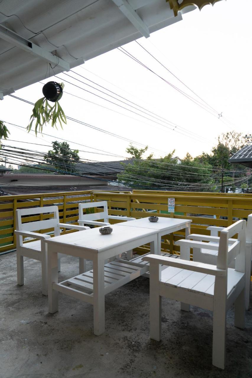 Past Tense Hostel Chiang Mai Buitenkant foto